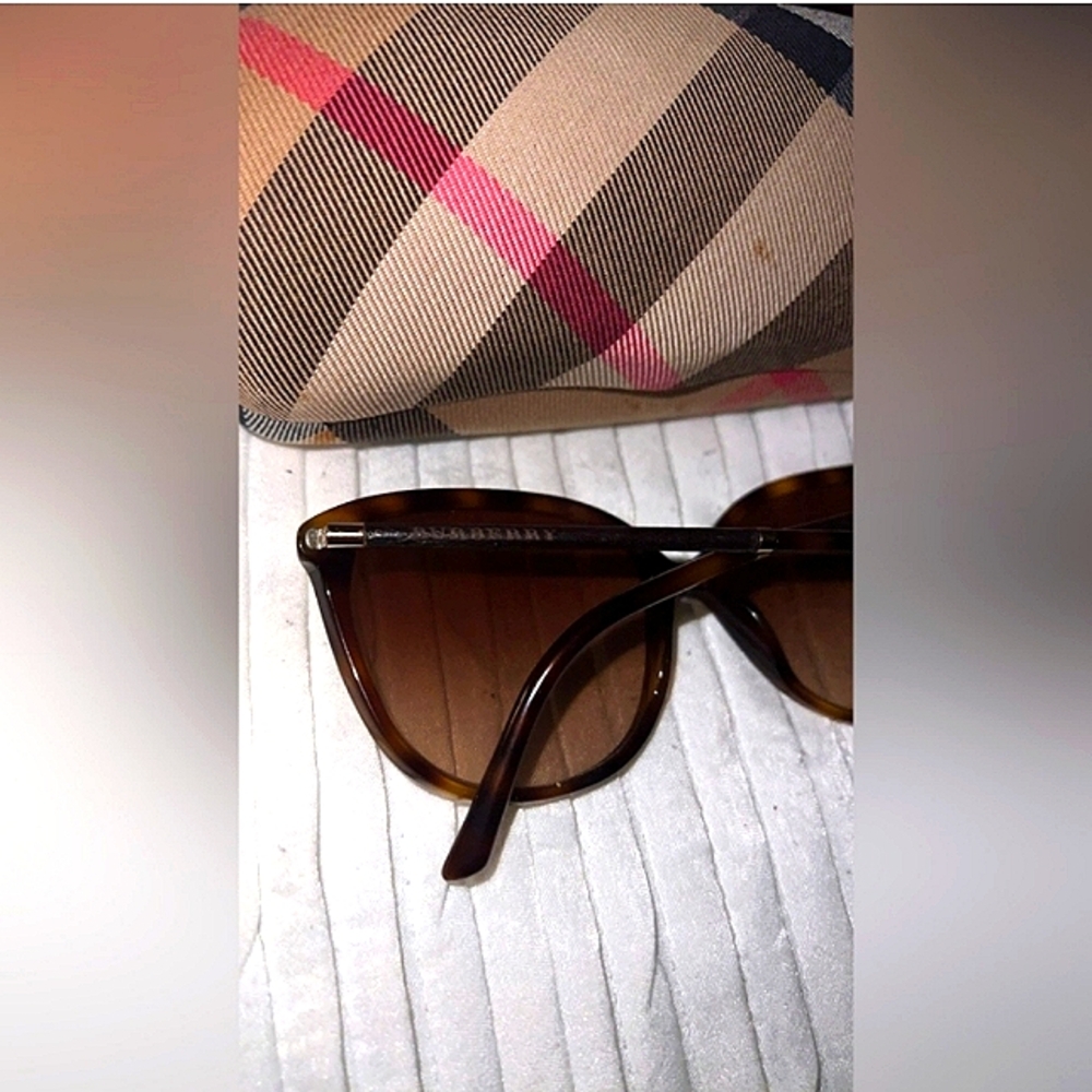 Burberry Brown Authenic Oversized Sunglasses w Gradient Lenses & Burberry Case - Picture 5 of 5